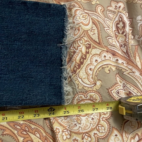 Old Navy sz 16 boyfriend jeans. Lightly distressed. - Picture 5 of 6